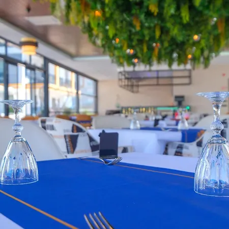 Elysium Deluxe Hotel *